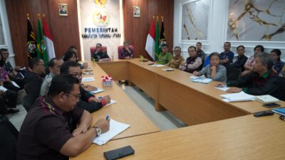 Bupati Taput Pimpin Rapat Pembahasan Ranperda Perubahan Perangkat Daerah