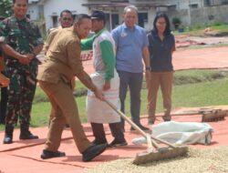 Dukung Industri Kopi Lokal, Bupati Taput Sapa Karyawan dan Petani di Siborongborong