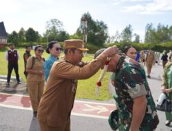 Bupati JTP Hutabarat Sambut Kedatangan Kasad Jenderal TNI Maruli Simanjuntak di Bandara Silangit