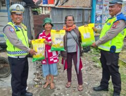 Sambut HUT Bhayangkara ke-80 Tahun 2026, Satlantas Polres Humbahas Bagikan Beras untuk Warga